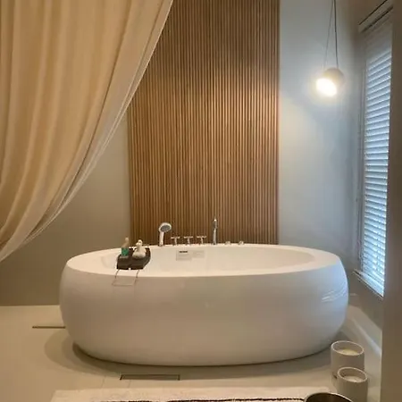 Khroma Luxury 4 Front *